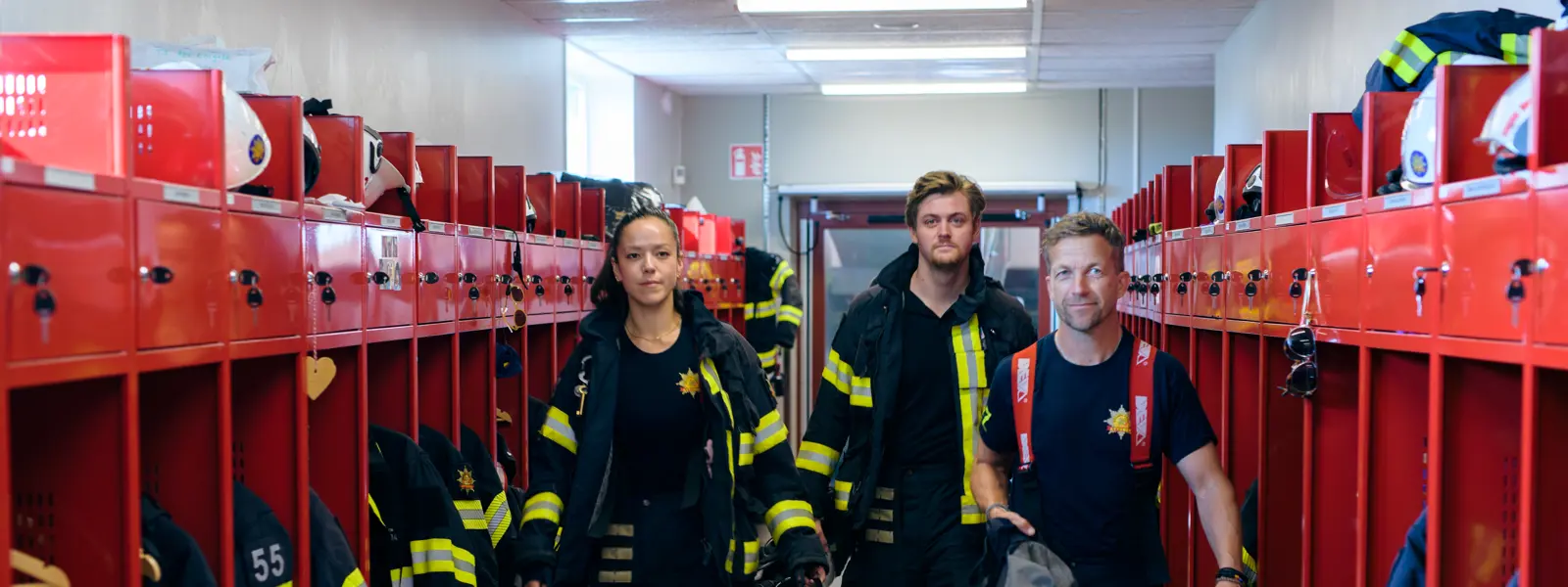 Brandmän i larmställ