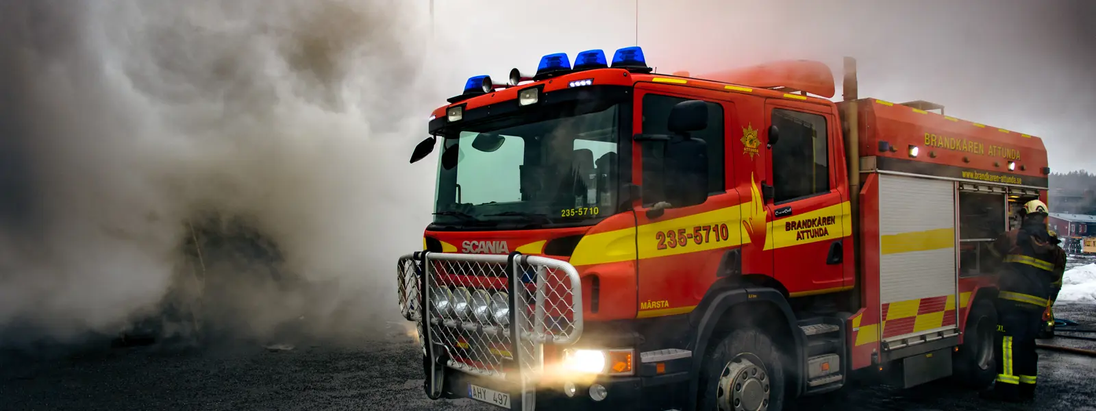 Brandbil i brandrök