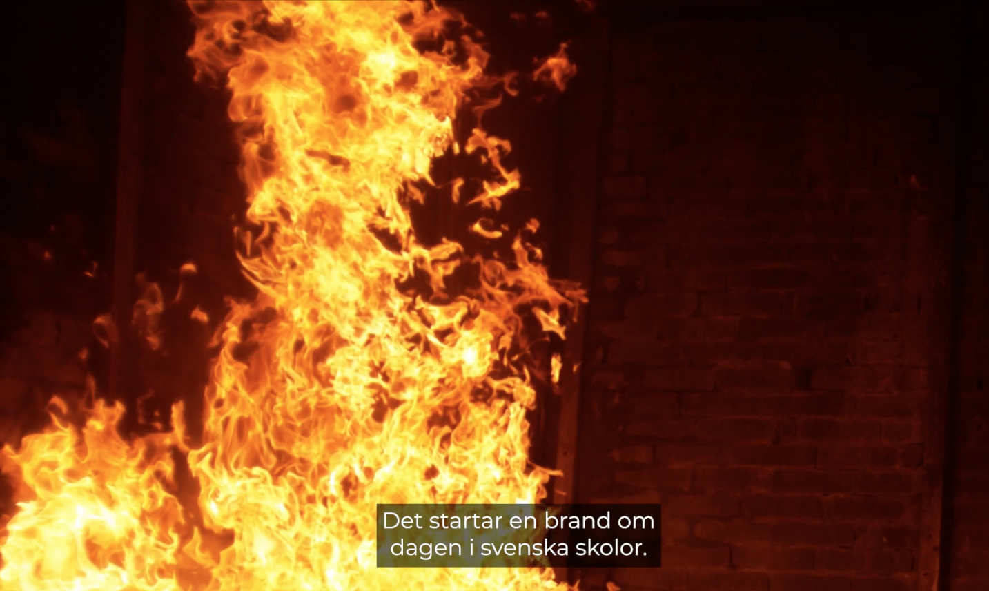 "Varje dag, året runt, inträffar mellan en och två skolbränder och de är ofta anlagda."

Brandskyddsföreningen.