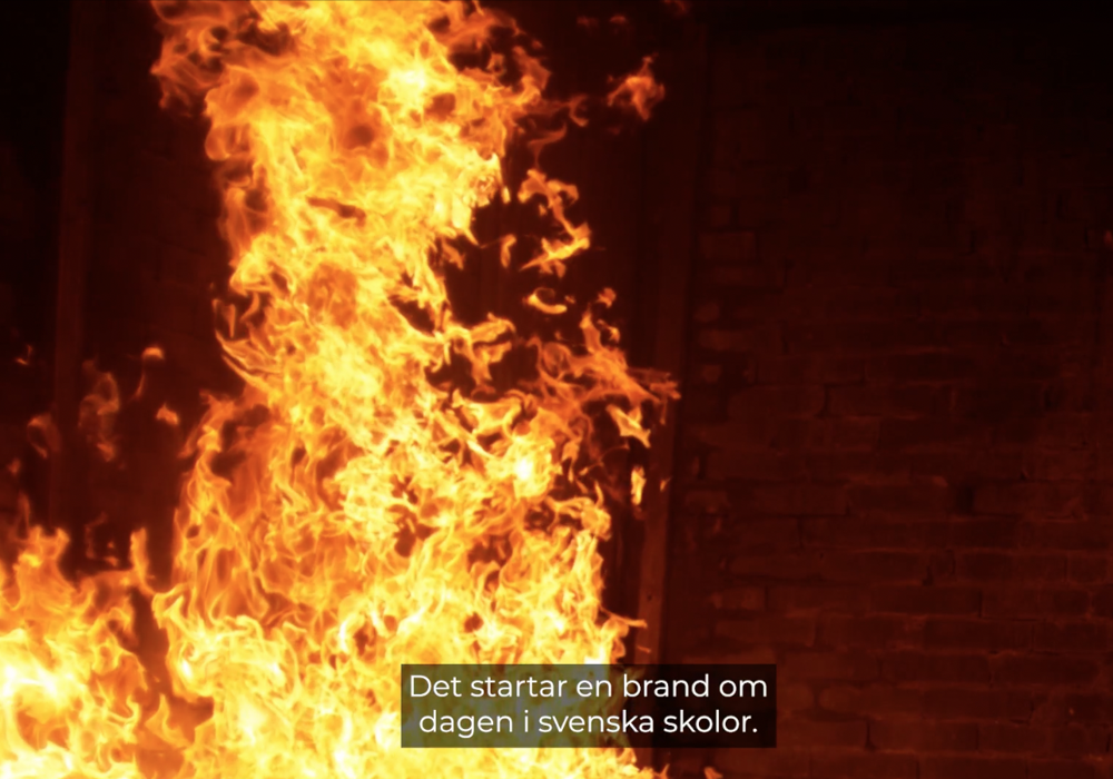 "Varje dag, året runt, inträffar mellan en och två skolbränder och de är ofta anlagda."
Brandskyddsföreningen.