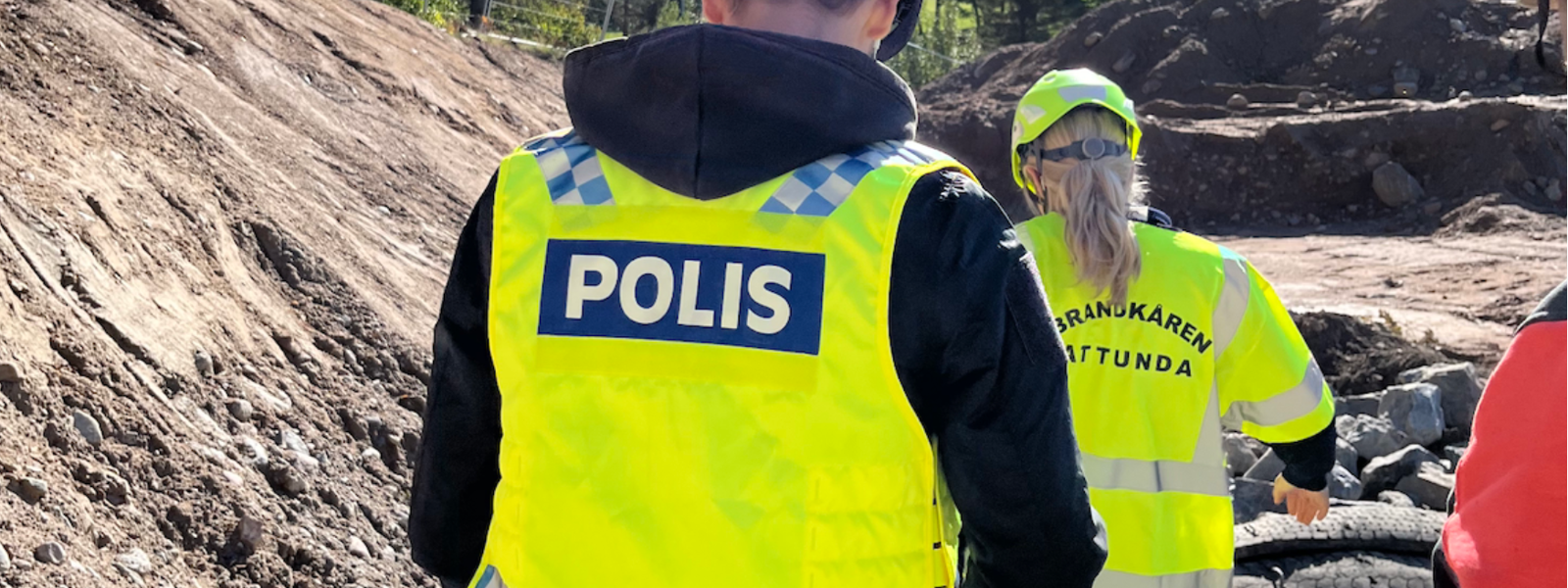 Polis och brandkår ute på inspektion
